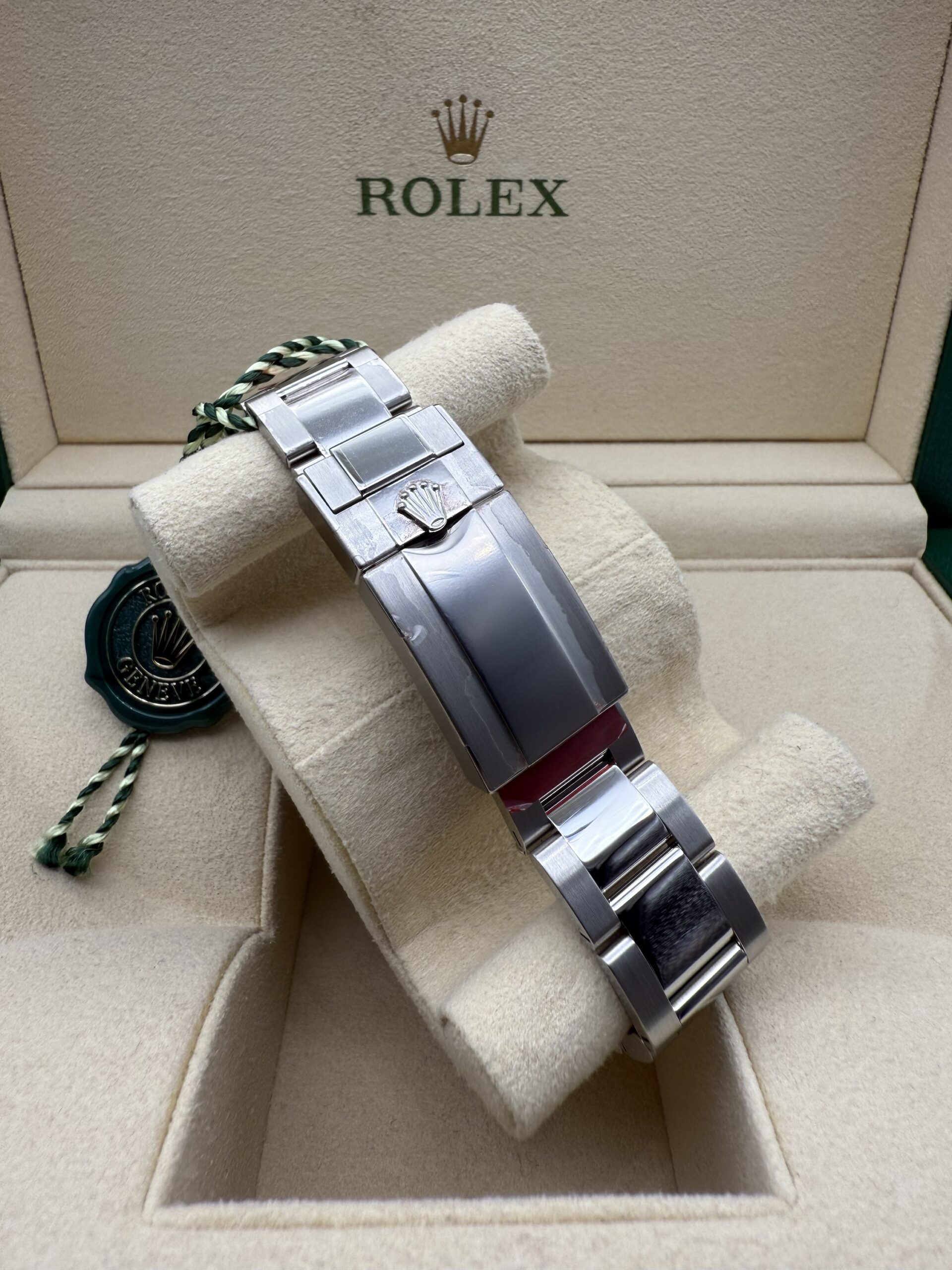 Rolex Gmt Master II 116710BLNR Batman NOS full stickers - Image 2